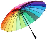 مظلة كبيرة بلون قوس قزح