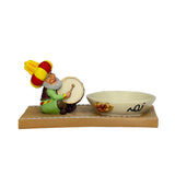 شخصية رمضان زينة مع صحن تقديم - عجيب