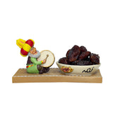 شخصية رمضان زينة مع صحن تقديم - عجيب