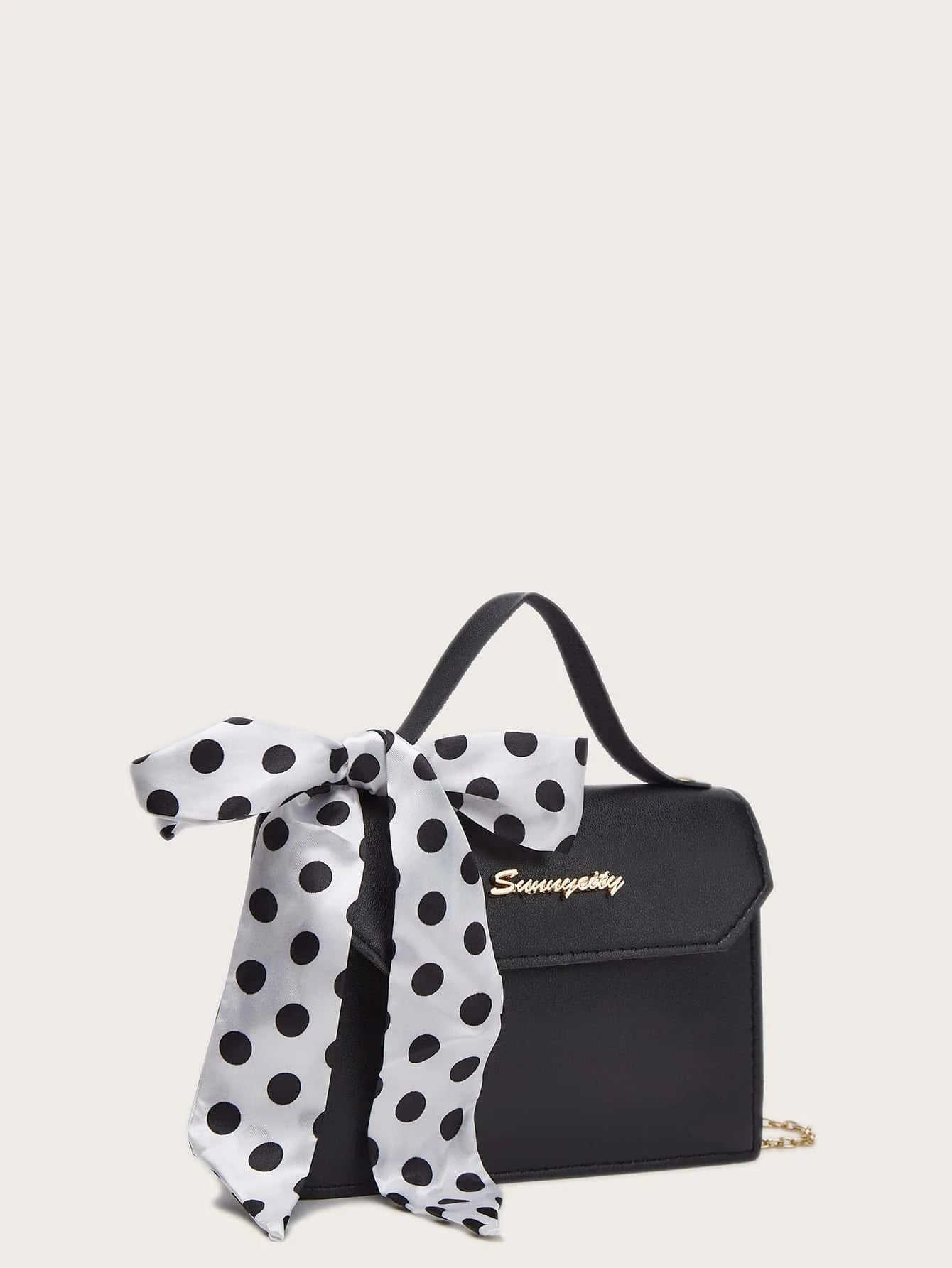 حقيبة عصرية بألوان مختلفة