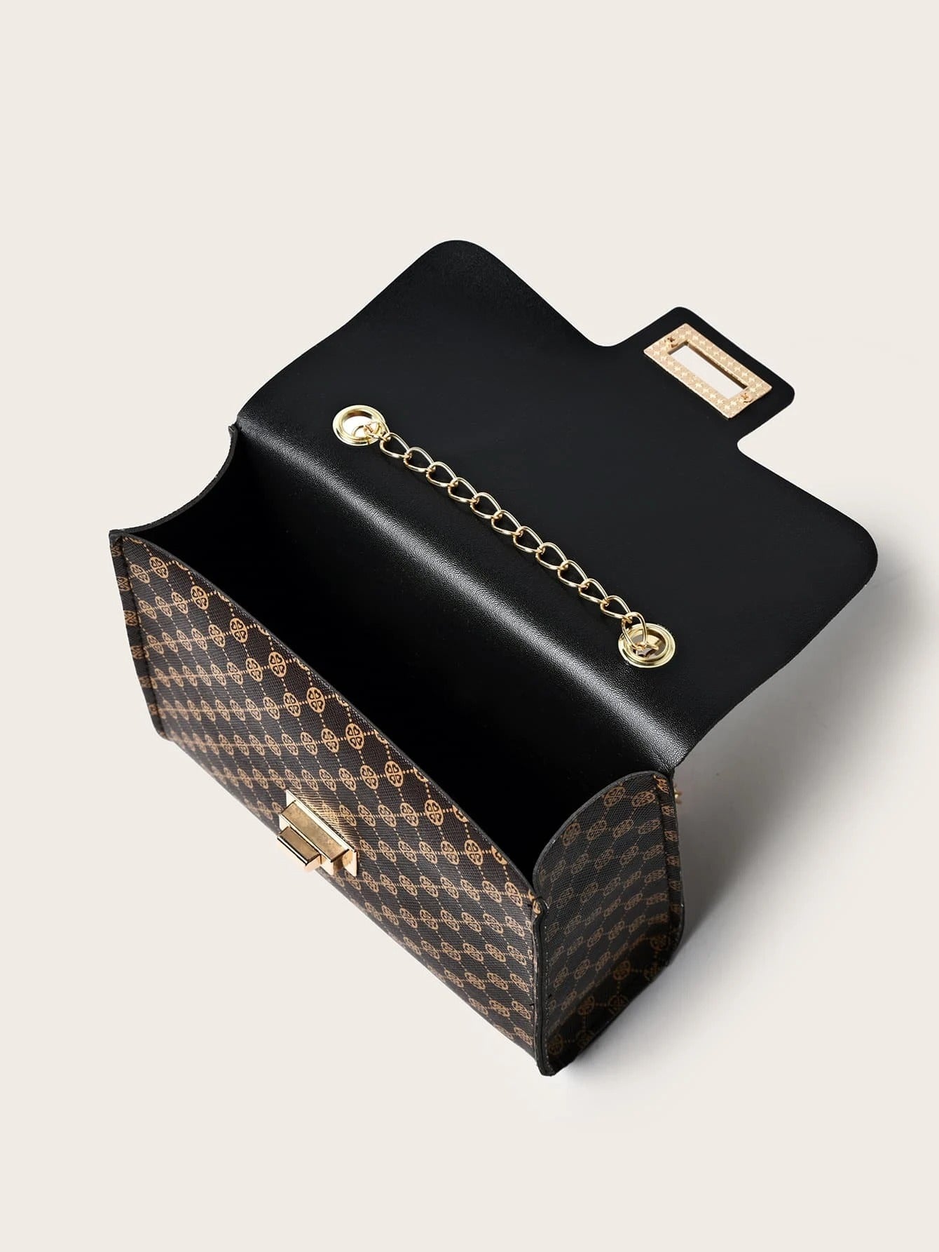 حقيبة برسومات هندسية